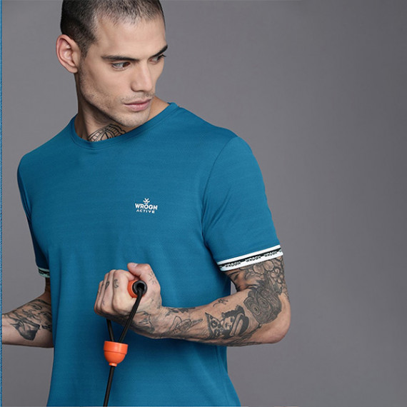 https://bloomwow.in/vi/products/men-teal-blue-brand-logo-printed-casual-t-shirt