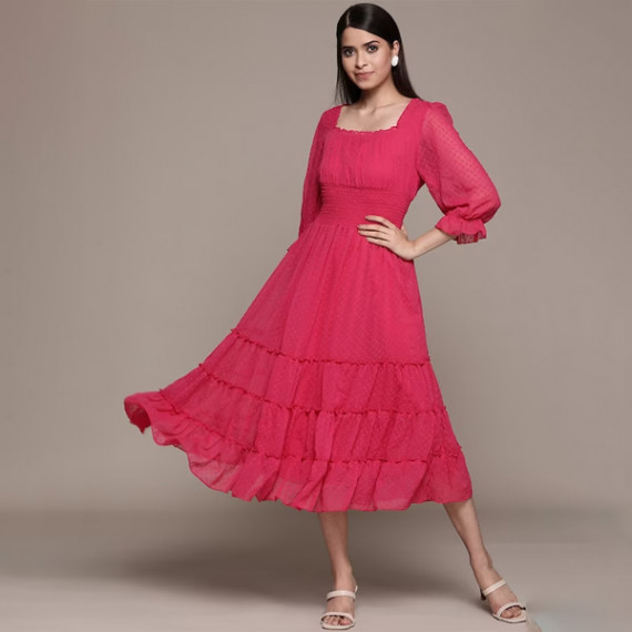 http://833672.fsuzsk.asia/products/fuchsia-solid-chiffon-smocked-tiered-midi-dress