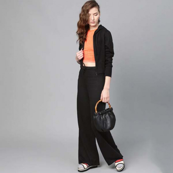 http://833672.fsuzsk.asia/products/women-black-regular-fit-solid-wide-leg-track-pants