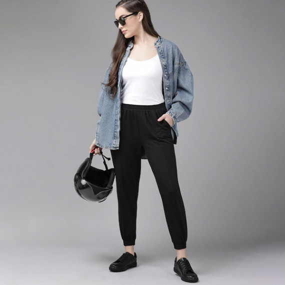 https://bloomwow.in/vi/products/women-black-solid-straight-fit-cropped-joggers