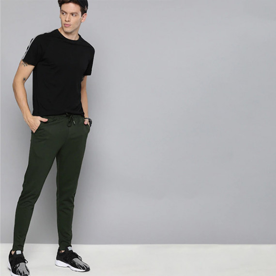 http://13.232.74.28/vi/products/men-olive-green-straight-fit-solid-track-pants