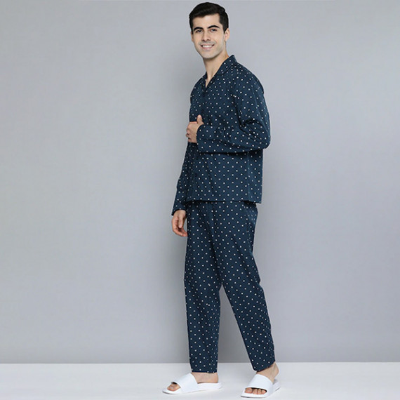 http://13.232.74.28/products/men-navy-blue-white-printed-pure-cotton-night-suit