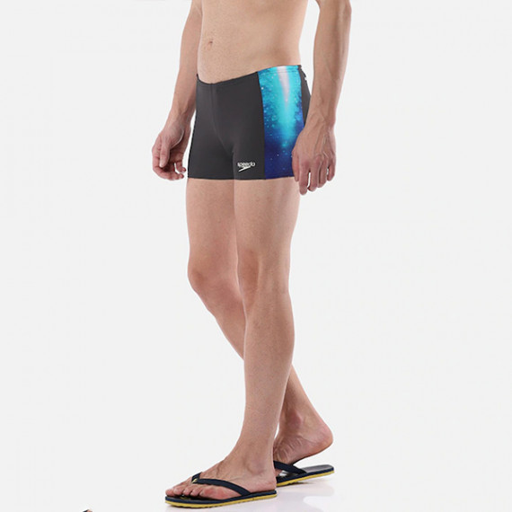 http://13.232.74.28/products/navy-swimming-trunks