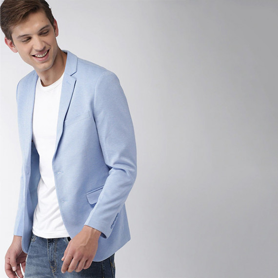 http://13.232.74.28/products/men-blue-solid-single-breasted-knitted-blazer