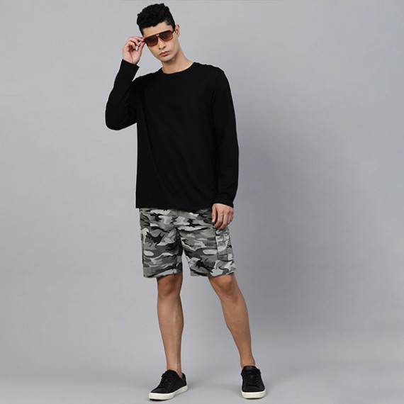 http://13.232.74.28/products/men-charcoal-grey-camouflage-printed-pure-cotton-cargo-shorts