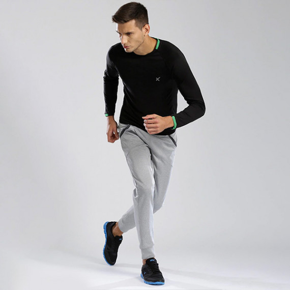 http://13.232.74.28/products/men-black-raglan-sleeved-active-t-shirt