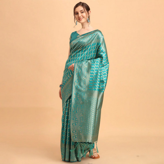 http://833672.fsuzsk.asia/products/green-gold-toned-silk-blend-fusion-leheriya-saree